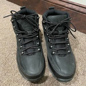 Helly Hanson boots the Forester